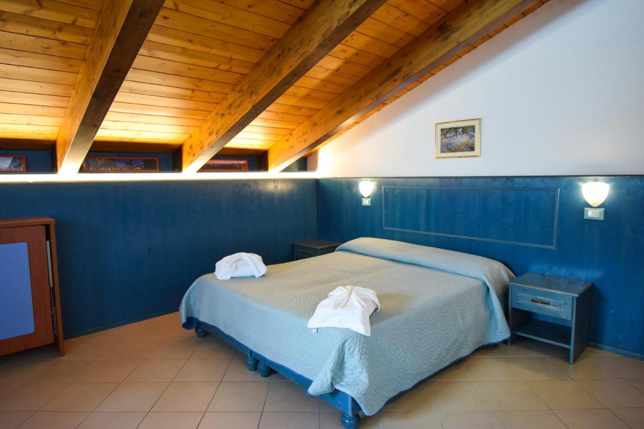 Hotel La Plage Cattolica Exterior photo