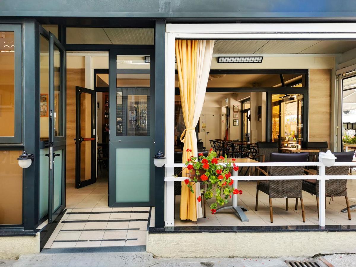 Hotel La Plage Cattolica Exterior photo