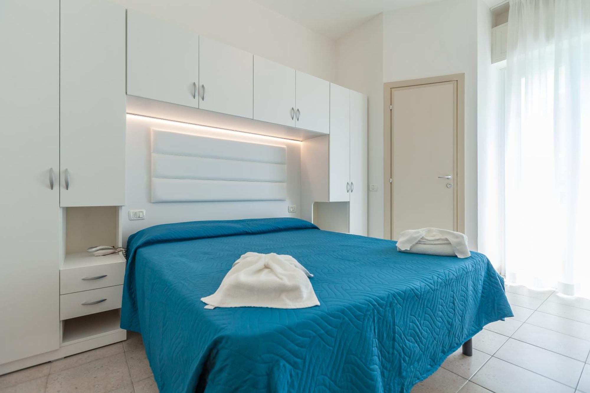 Hotel La Plage Cattolica Exterior photo