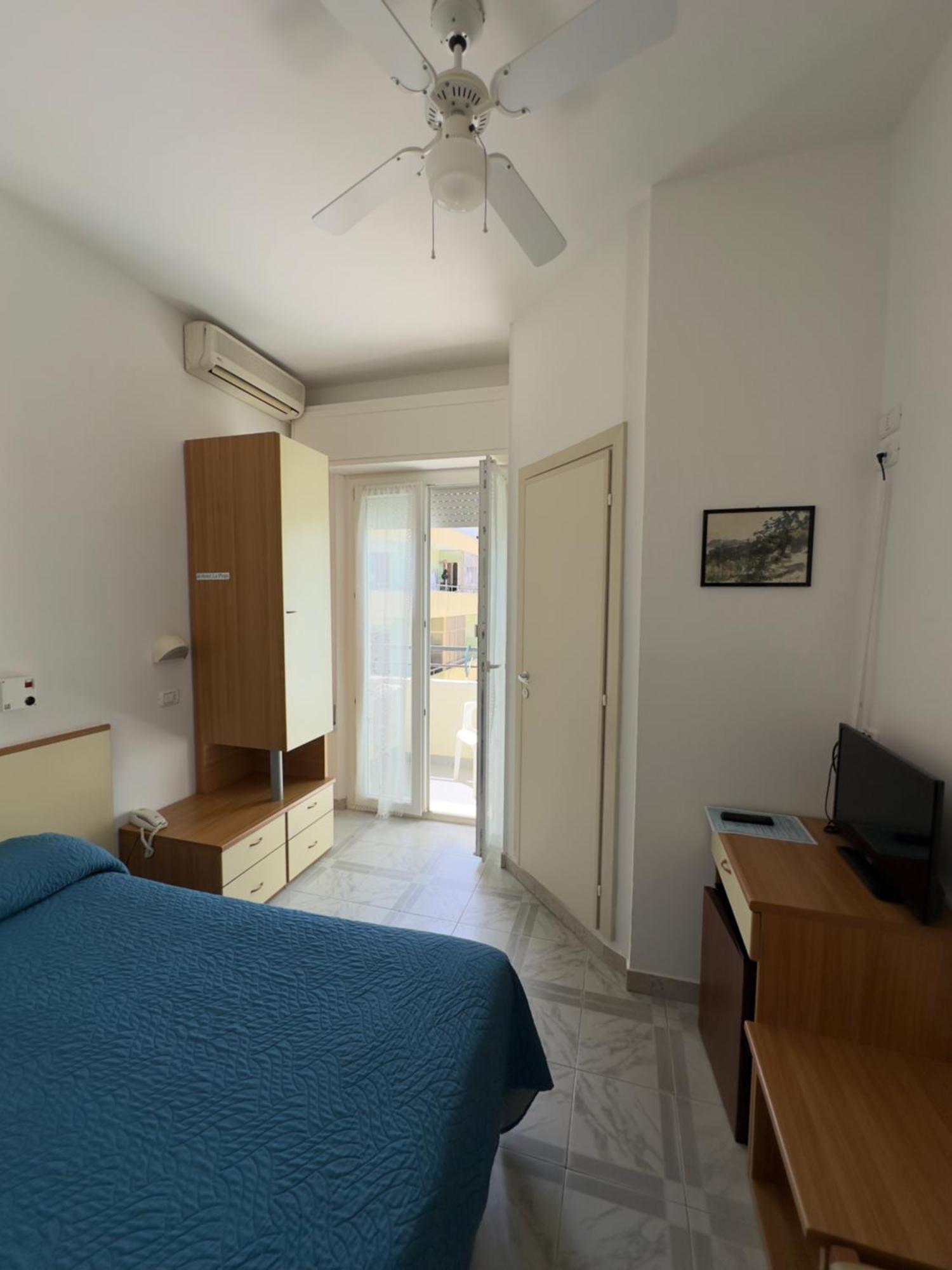 Hotel La Plage Cattolica Exterior photo