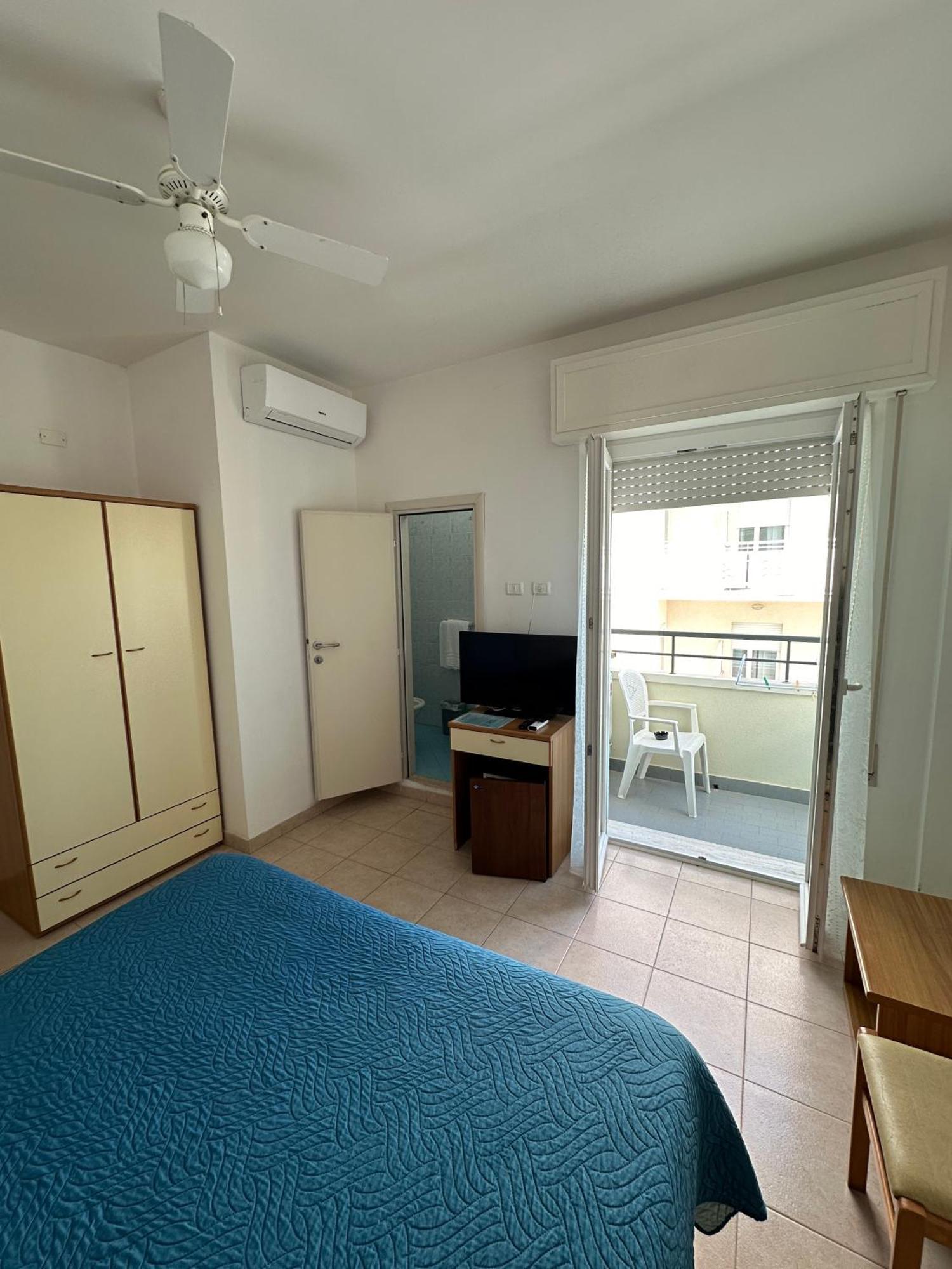 Hotel La Plage Cattolica Exterior photo